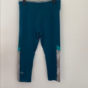 Under Armour compression capri leggings